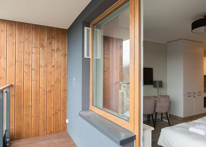 To Be - Easy * Varšava